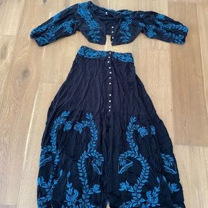 Free People 2 piece set. Top is size 6, bottom is size 4. Black and blue